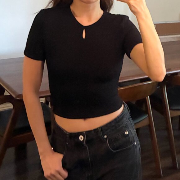 Zara Textured Weave Cropped Top With Keyhole - Picture 2 of 8